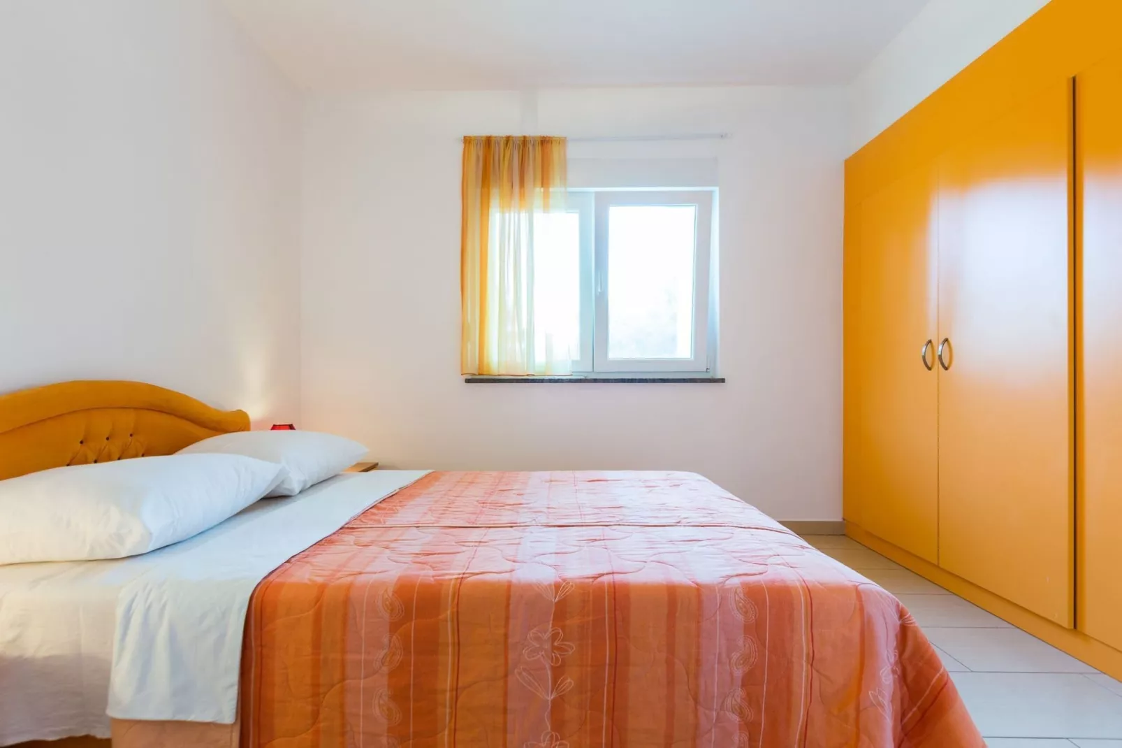 Elegant and Lavish Leisure Apartments Zadar with Outdoor Pool - Standard Two Bedroom Apartment with Terrace (owner Orange)-Chambre