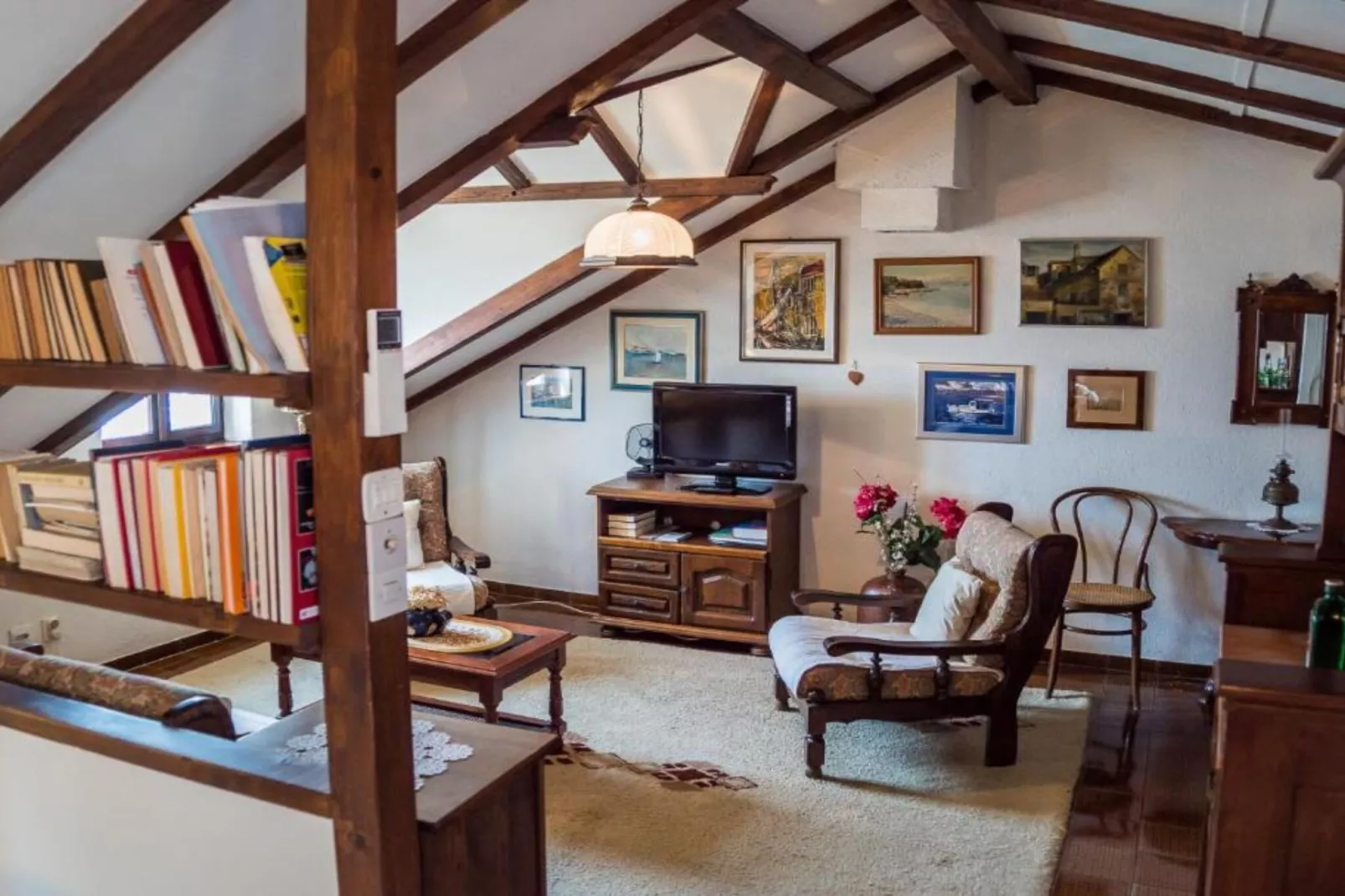 Stone House Seaside Retreat on Brač Island - Two Bedroom Apartment 1-Wohnzimmer