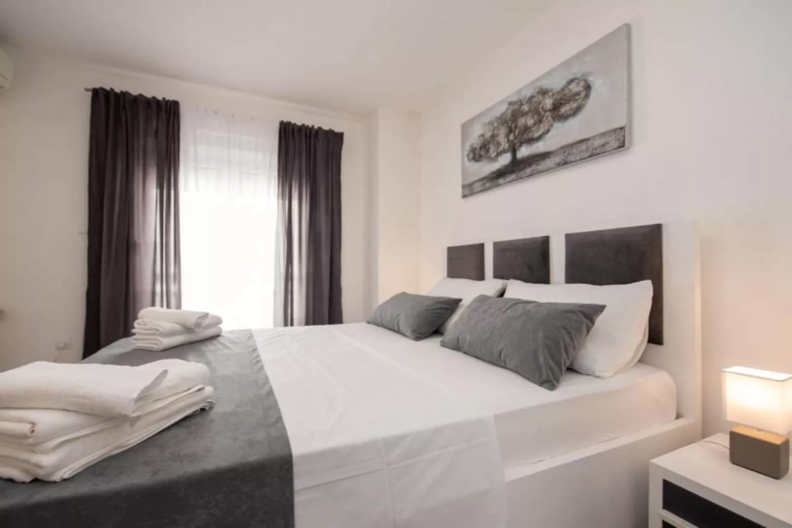 Villa Tomi - Standard One Bedroom Apartment (8)-Bedroom