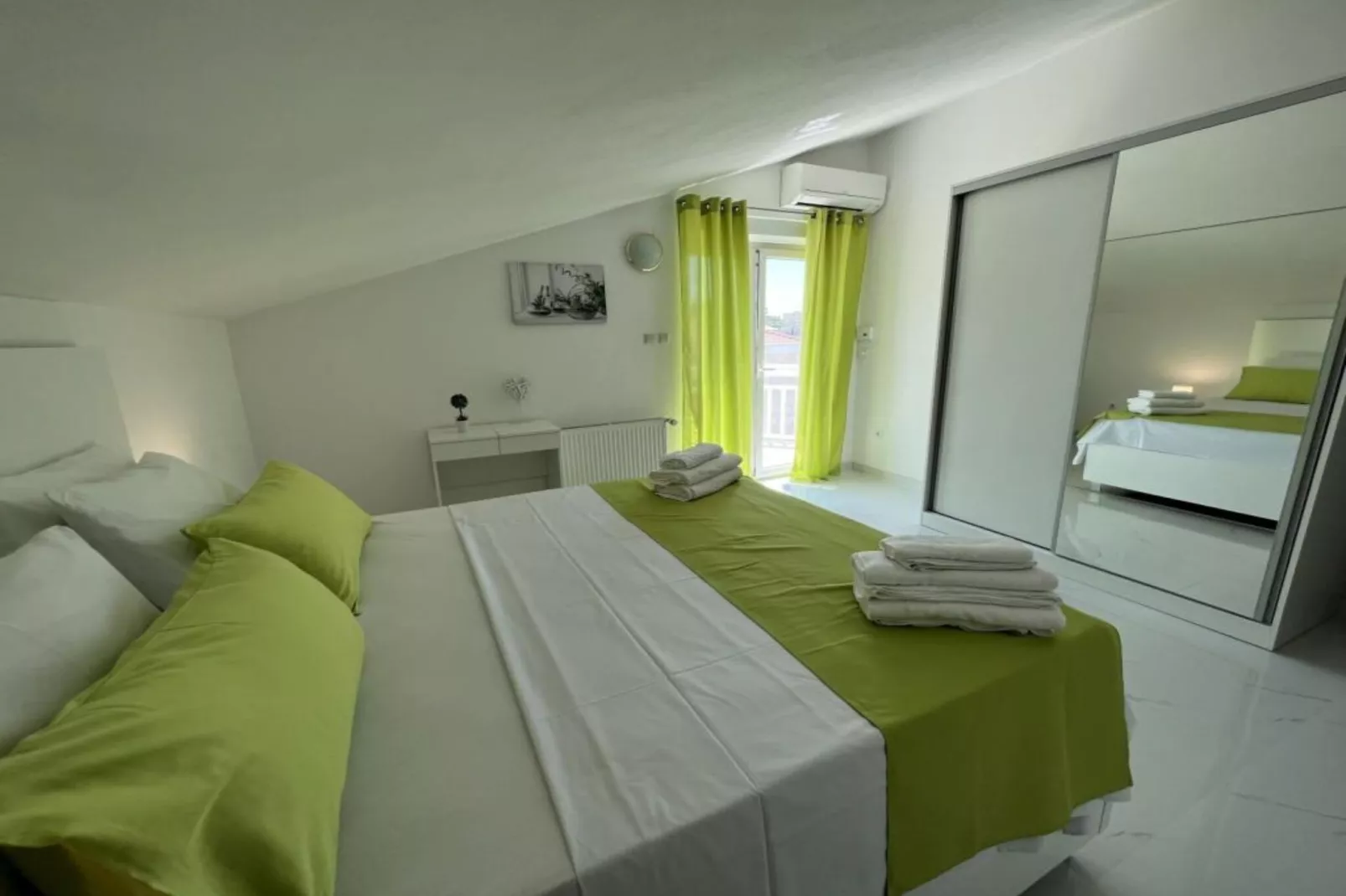 Villa Tomi - Double Room With Sea View (3)-Bedroom