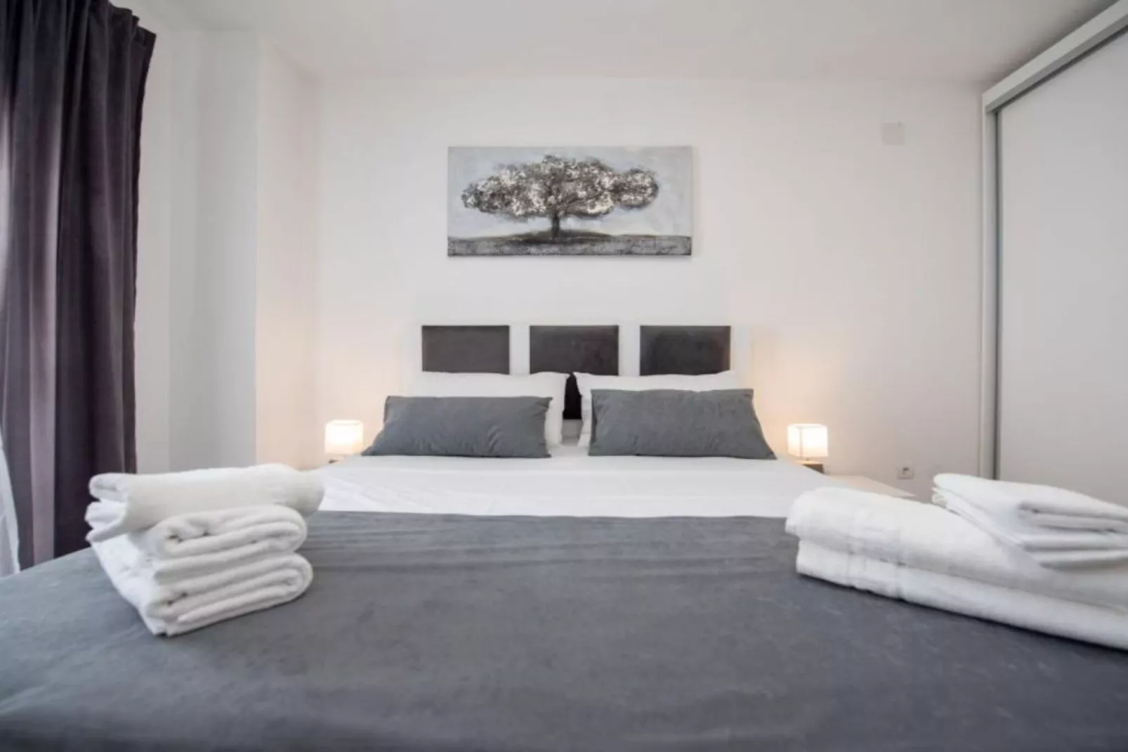 Villa Tomi - Comfort One Bedroom Apartment (11)-Bedroom