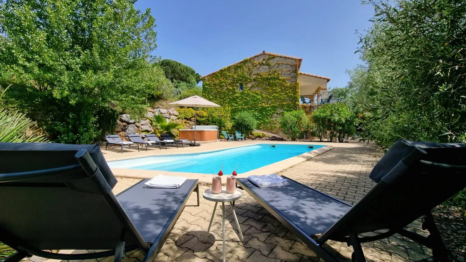 Le Jardin des Olives-Schwimmbad