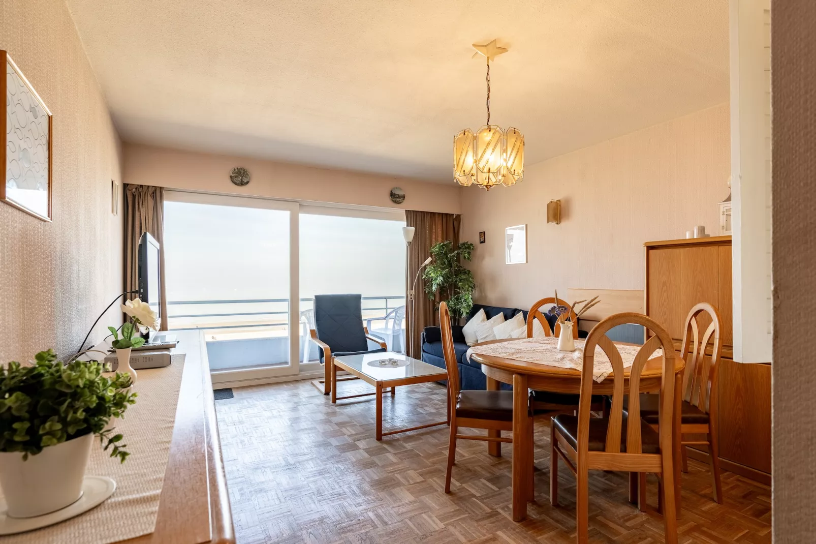 CONTINENTAL F6 - Dining room