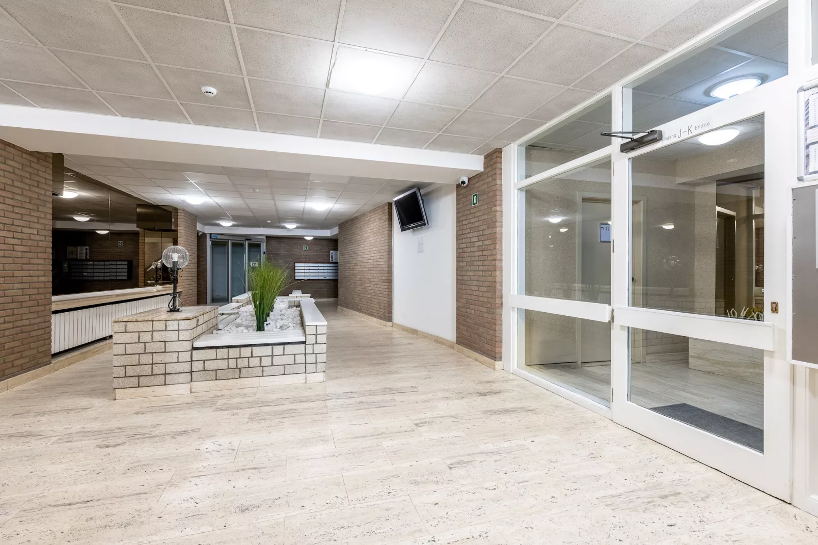 BLANKENDUYN J01-Hall / réception
