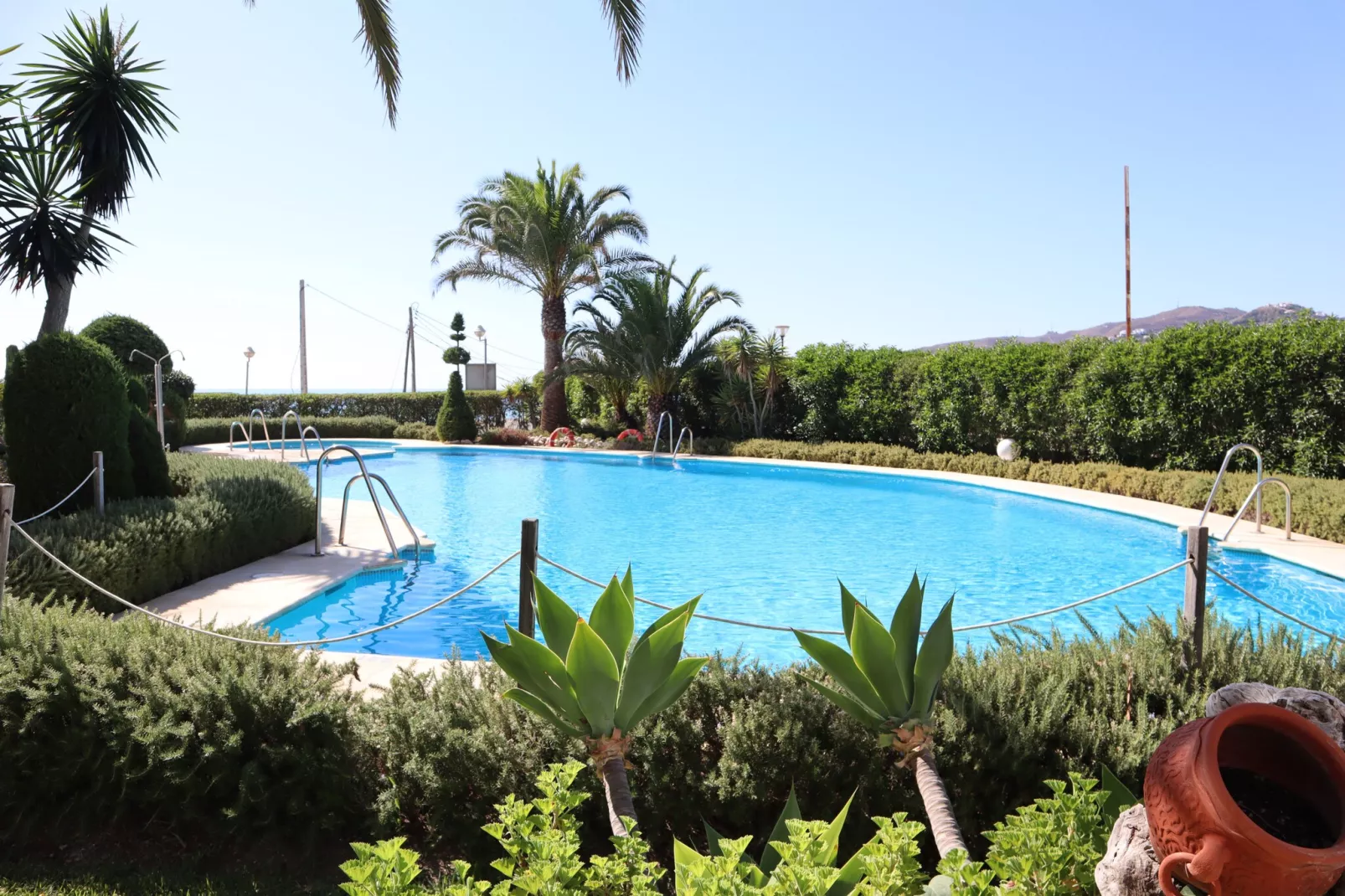 Stella Maris Beachfront 1A by Casasol-Piscine