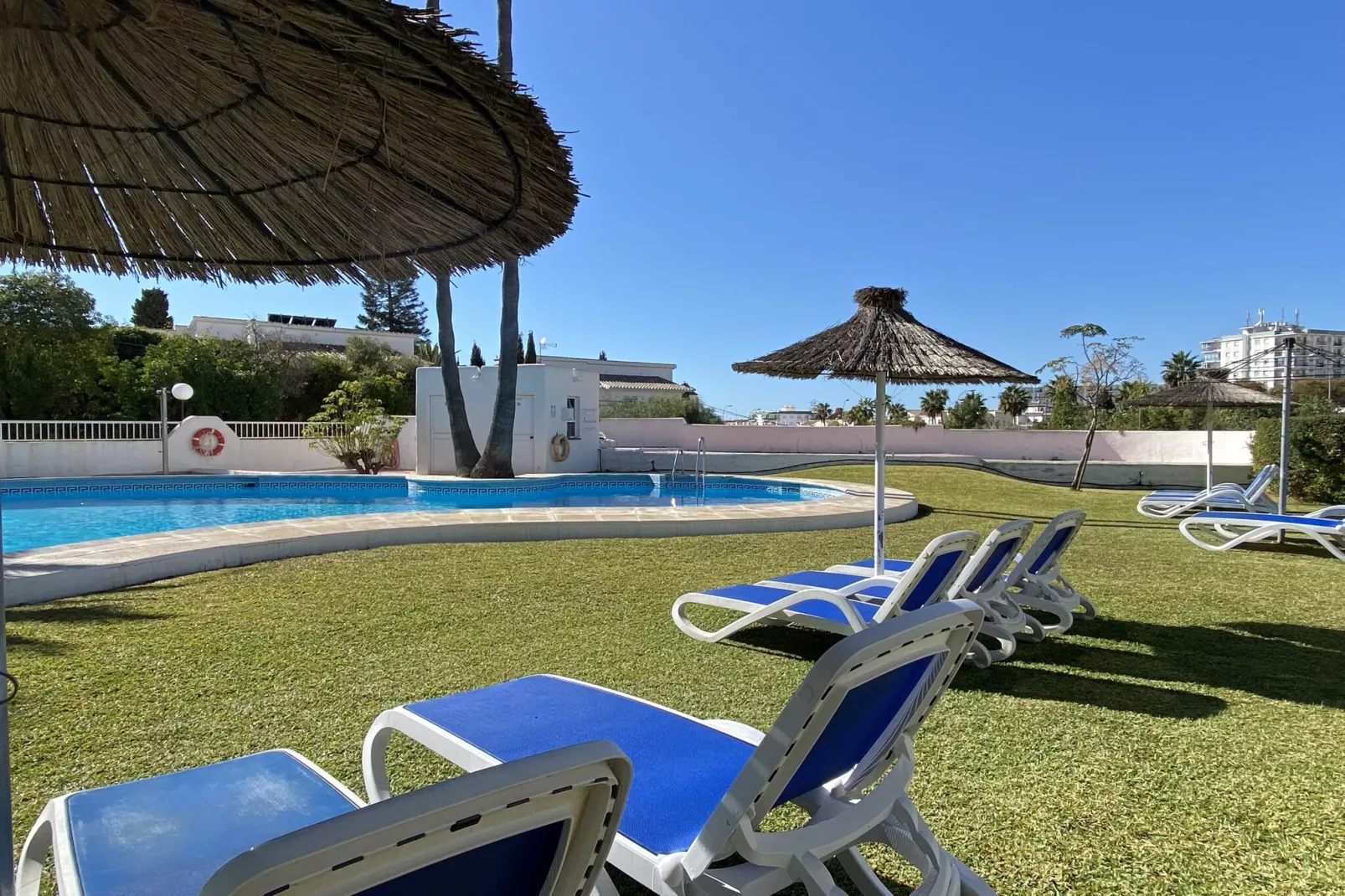 Paraiso Blanco 16A Apartments by Casasol-Piscine