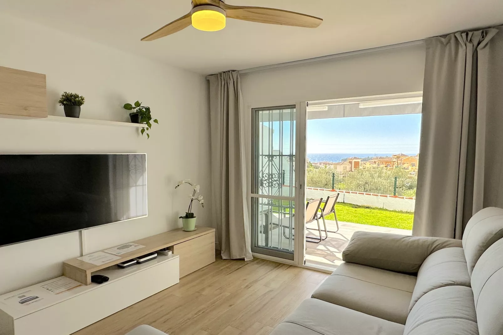 La Noria Sunny Stay by Casasol-Living room