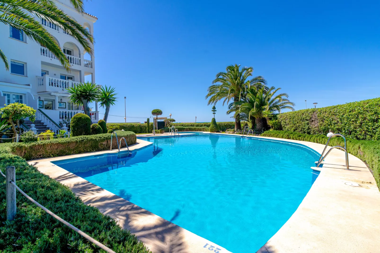 Stella Maris Beachfront 2J by Casasol-Schwimmbad