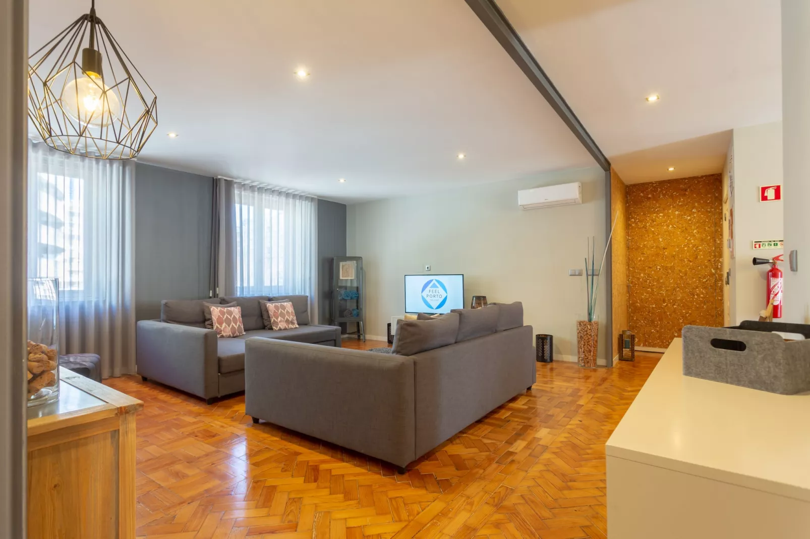 Feel Porto Ruby Townhouse-Living room