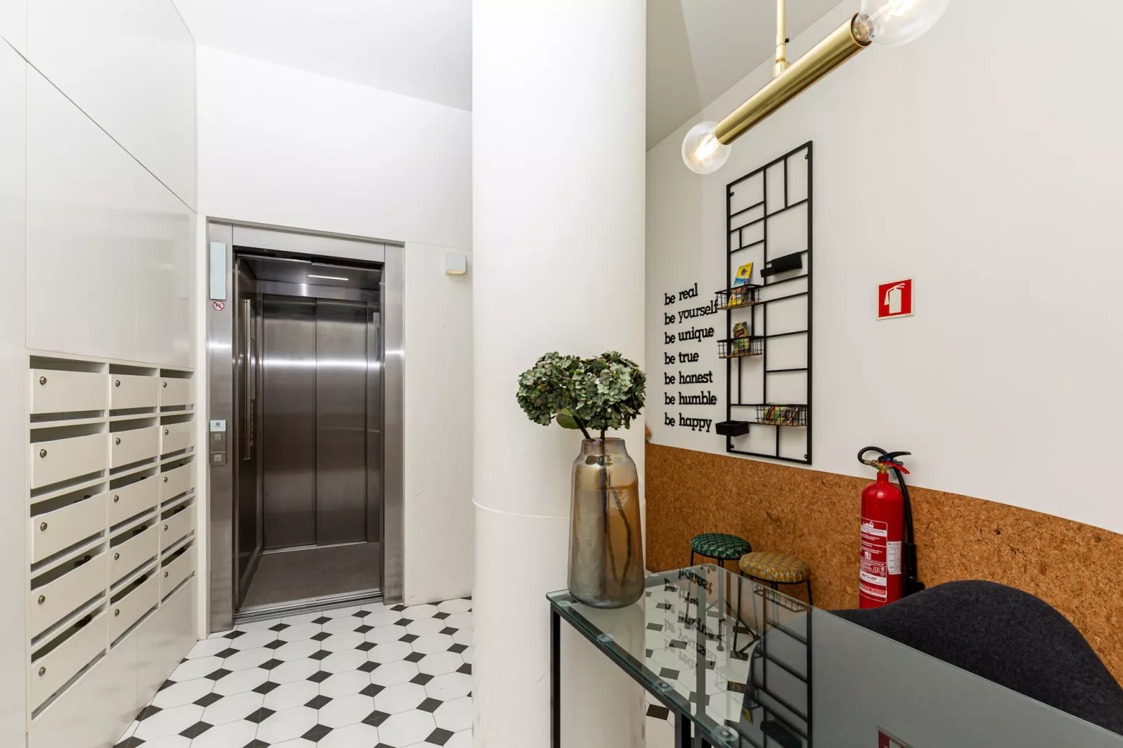 Iconic Nightlife Studio 204-Hall & reception