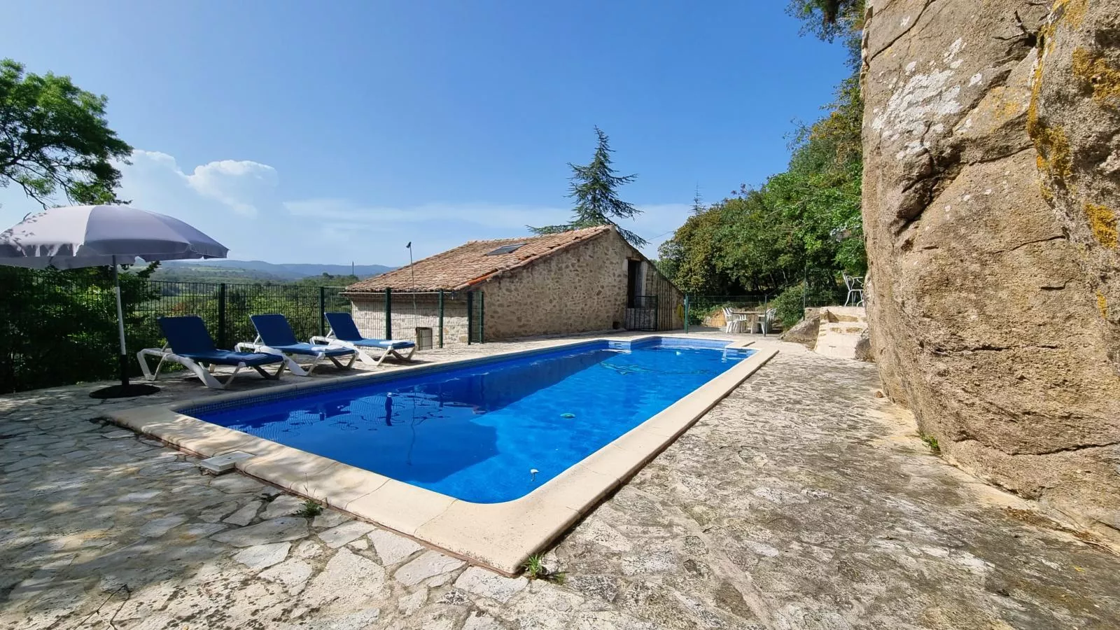 La Roche 12-Swimming pool