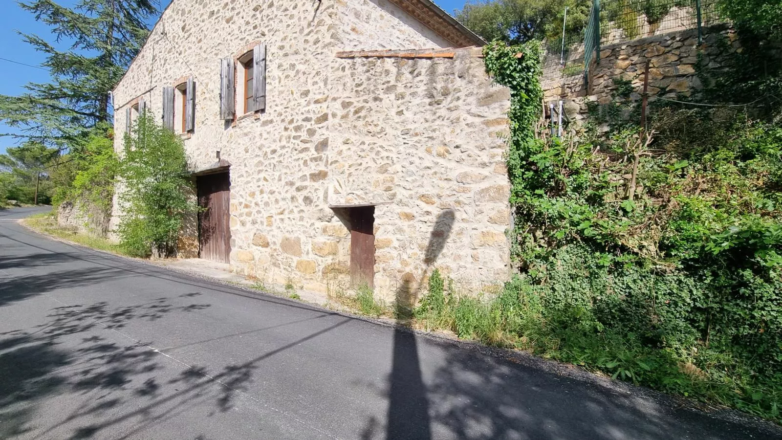 La Roche 12-Exterior in summer