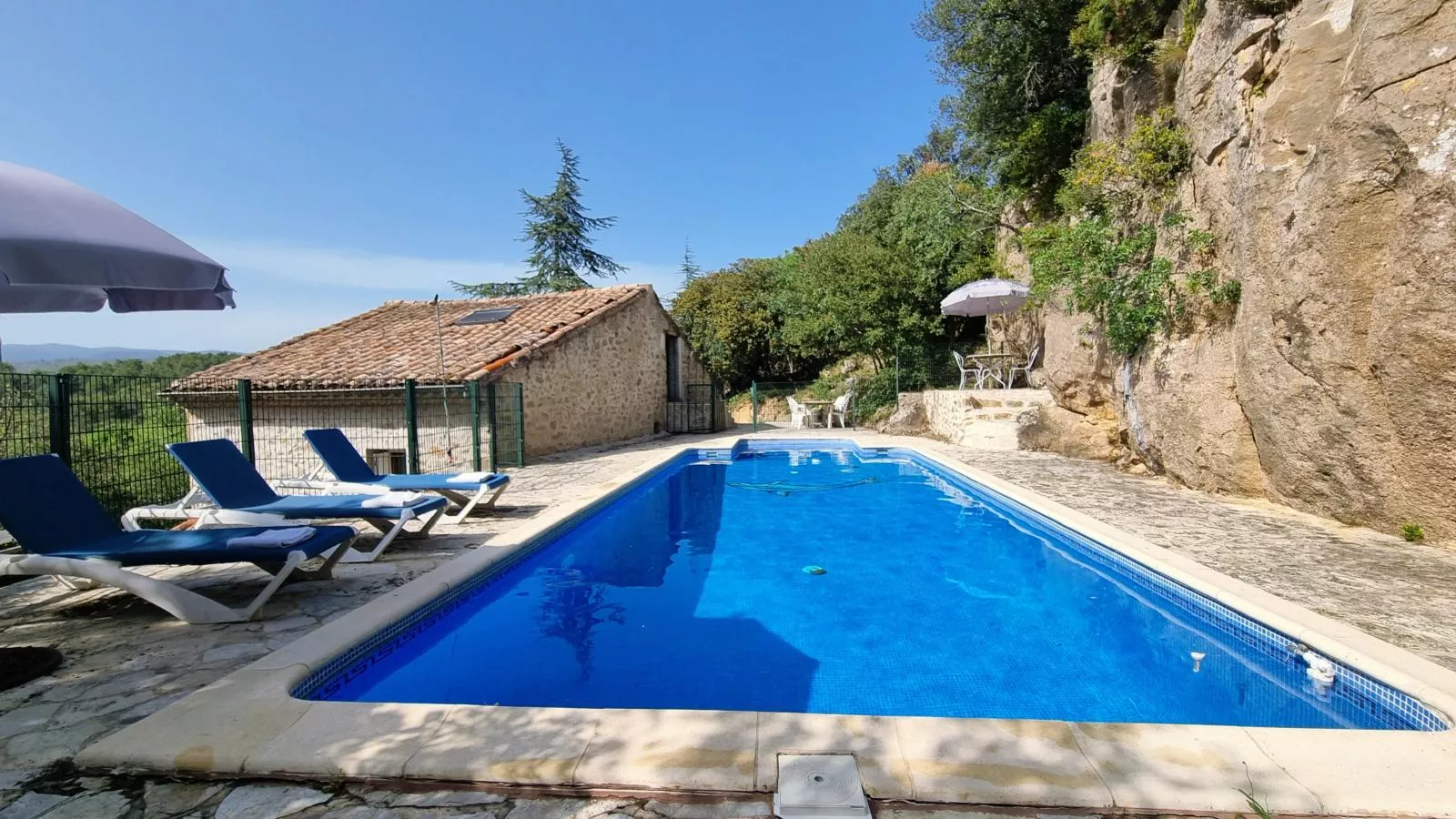La Roche 12-Swimming pool