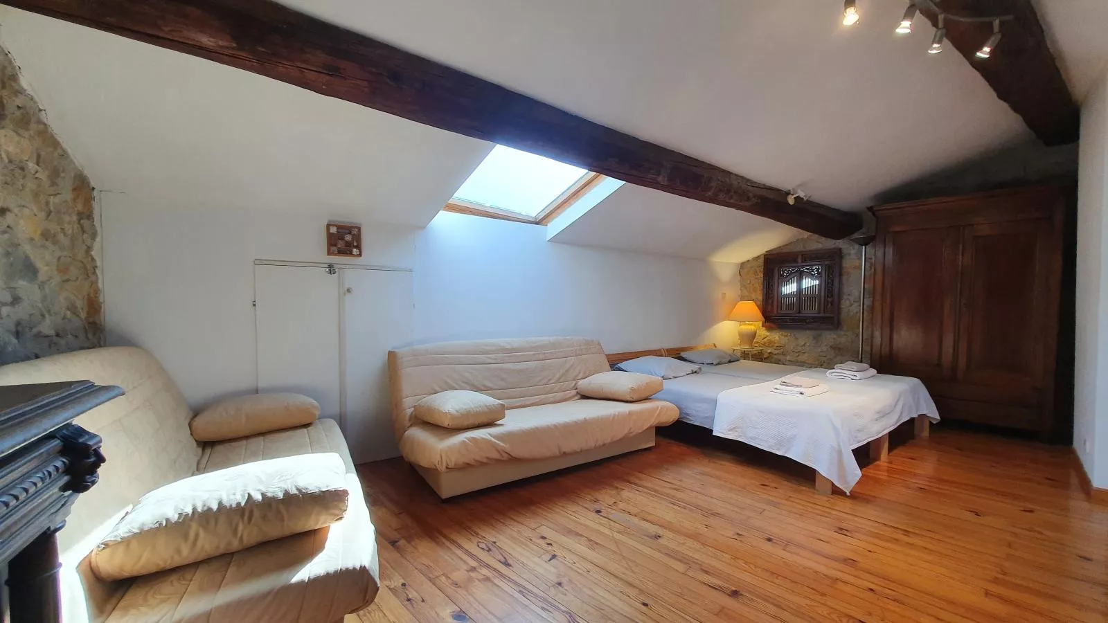 La Roche 12-Bedroom