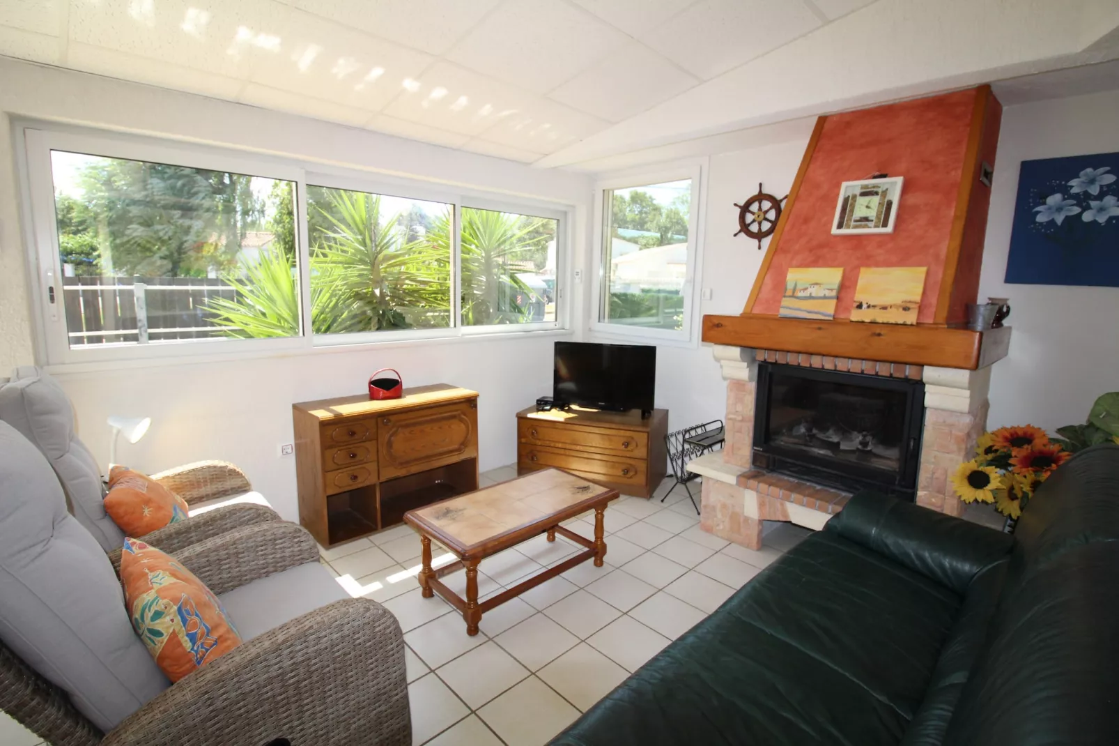 0032-CARLIT 22 - Living room