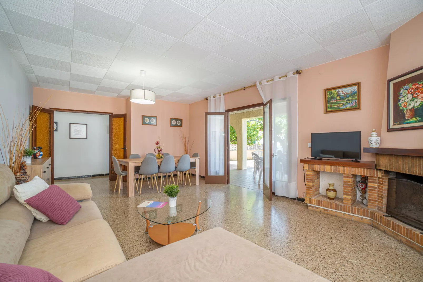 0081-PANI 141B - Living room