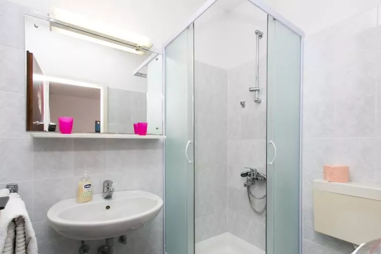 Guest House Zec -  Double or Twin Room with Balcony and Sea View-2-Salle de bain