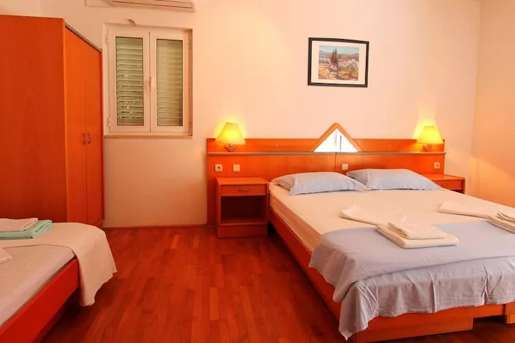 Guest House Zec - Apartment A2+2-Bedroom