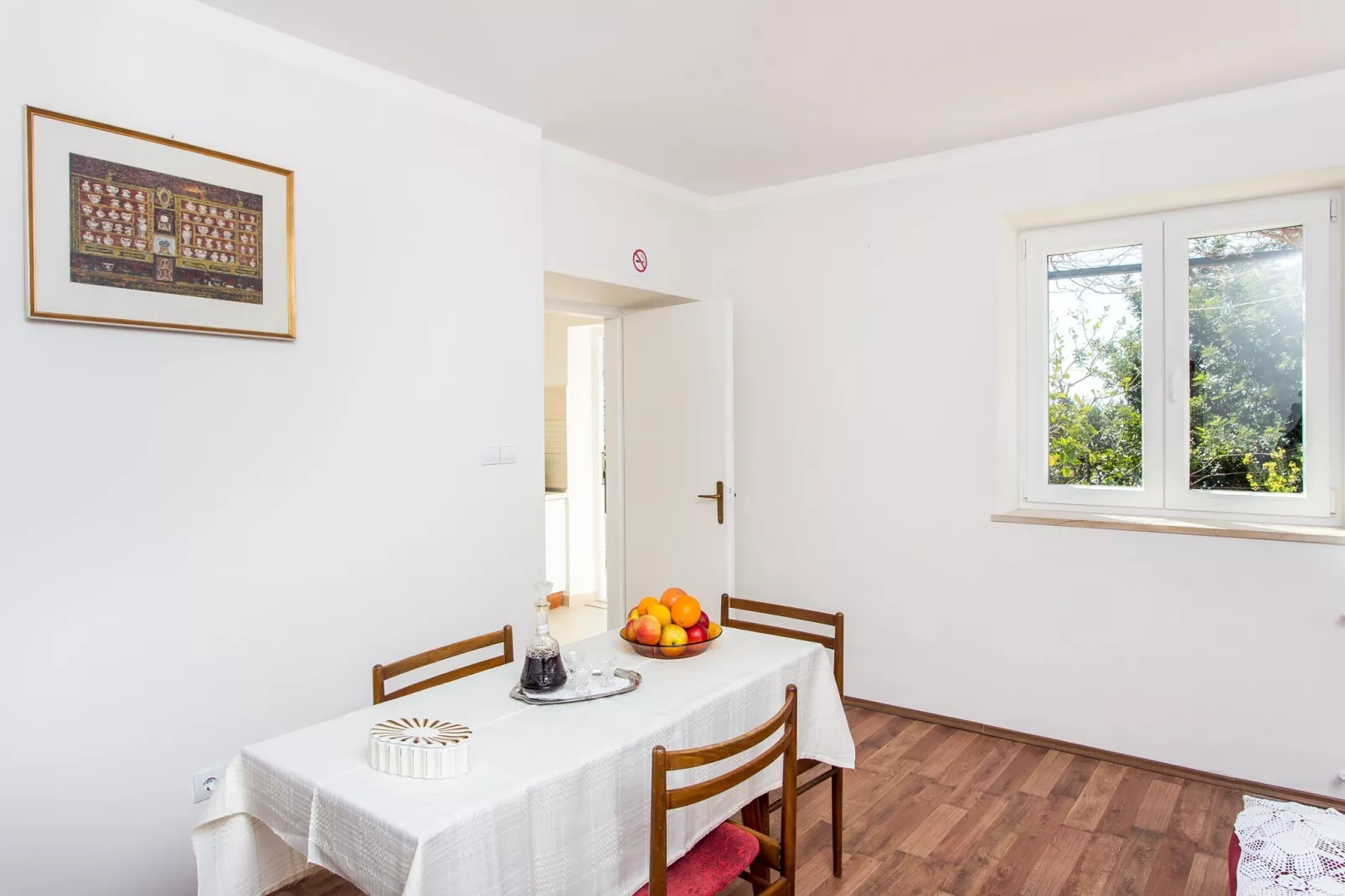 Apartments Ljubimir - One-Bedroom Apartment with Shared Terrace - Bambo-Dining room