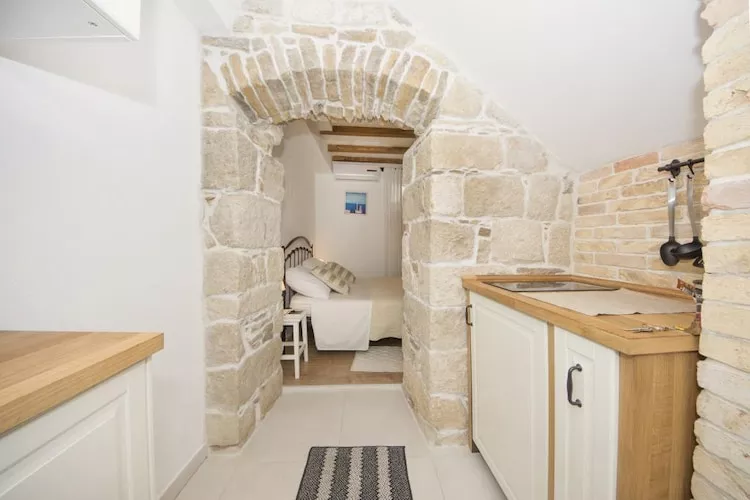 Apartments Stone Elegance (ST) - Studio Apartment (Rudula)-Cuisine