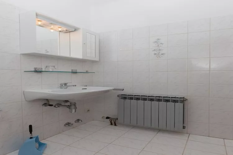 Rooms Villa Bašica - Standard Double Room with Forest View (Soba 5)-Bathroom