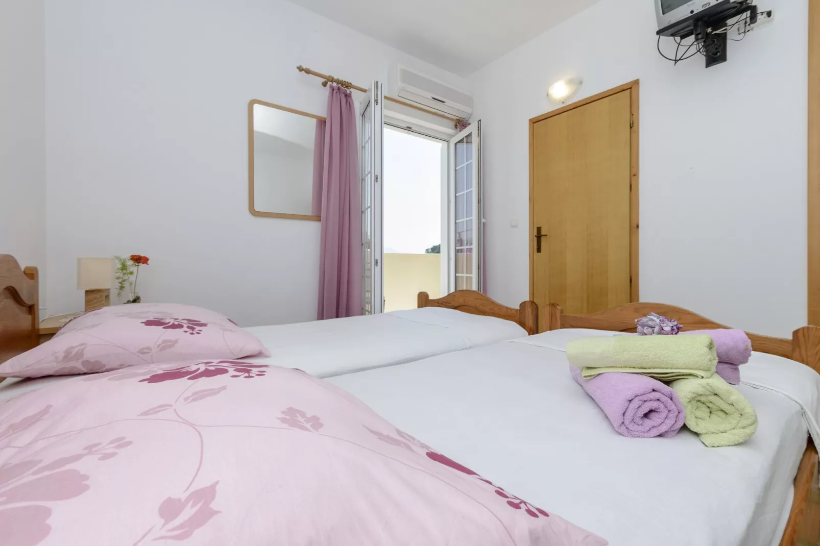 Oreb Dream Apartments - One Bedroom Apartment with Terrace and Sea View (Apartment 1)-Bedroom