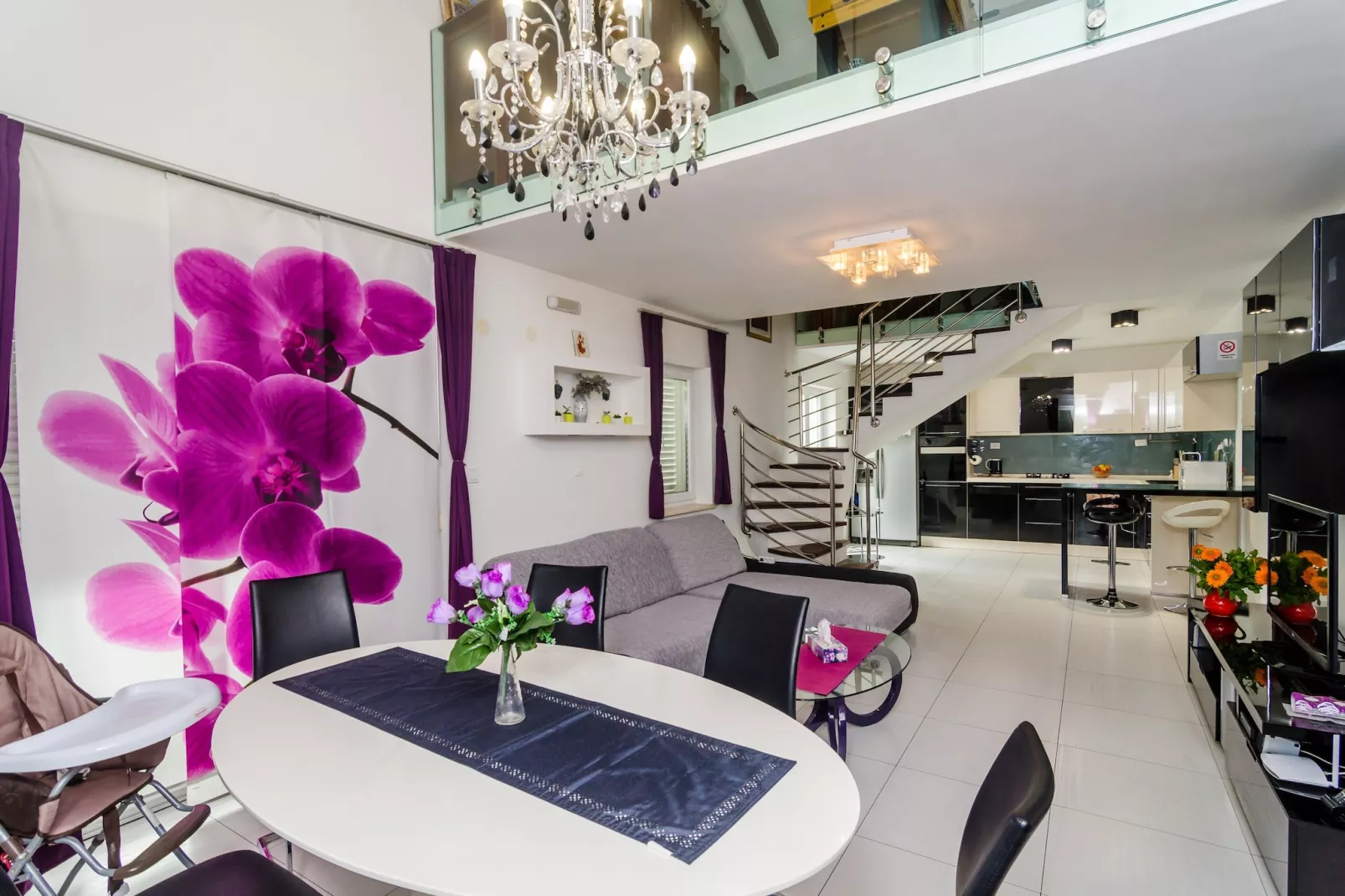 Apartment Villa Mikica - Four Bedroom Duplex Apartment with Terrace and Partial Sea View-Wohnzimmer