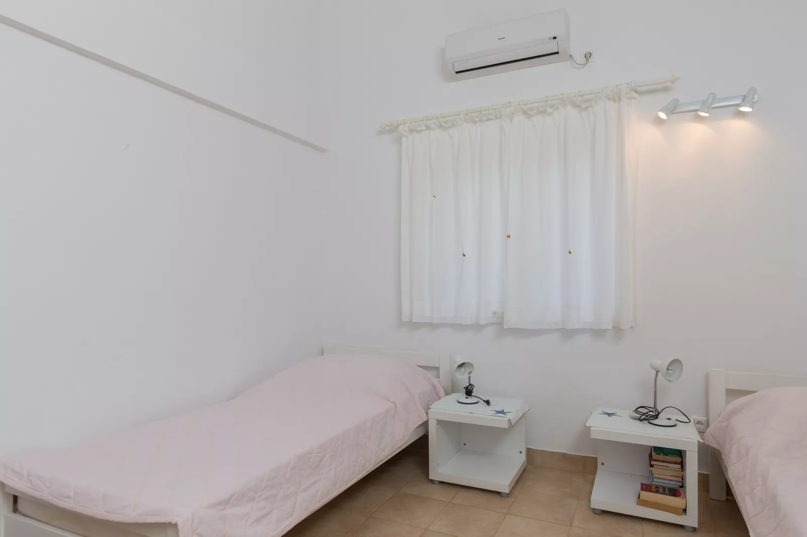 Holiday Home Jekavac -Three Bedroom Apartment with Terrace and Sea View-Chambre
