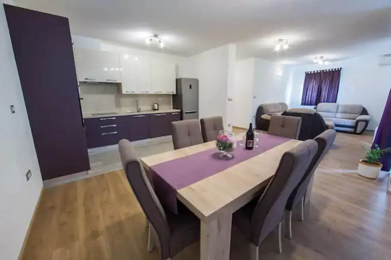 Holiday Home J&D No.2-Nine Bedroom House with Pool-Cuisine