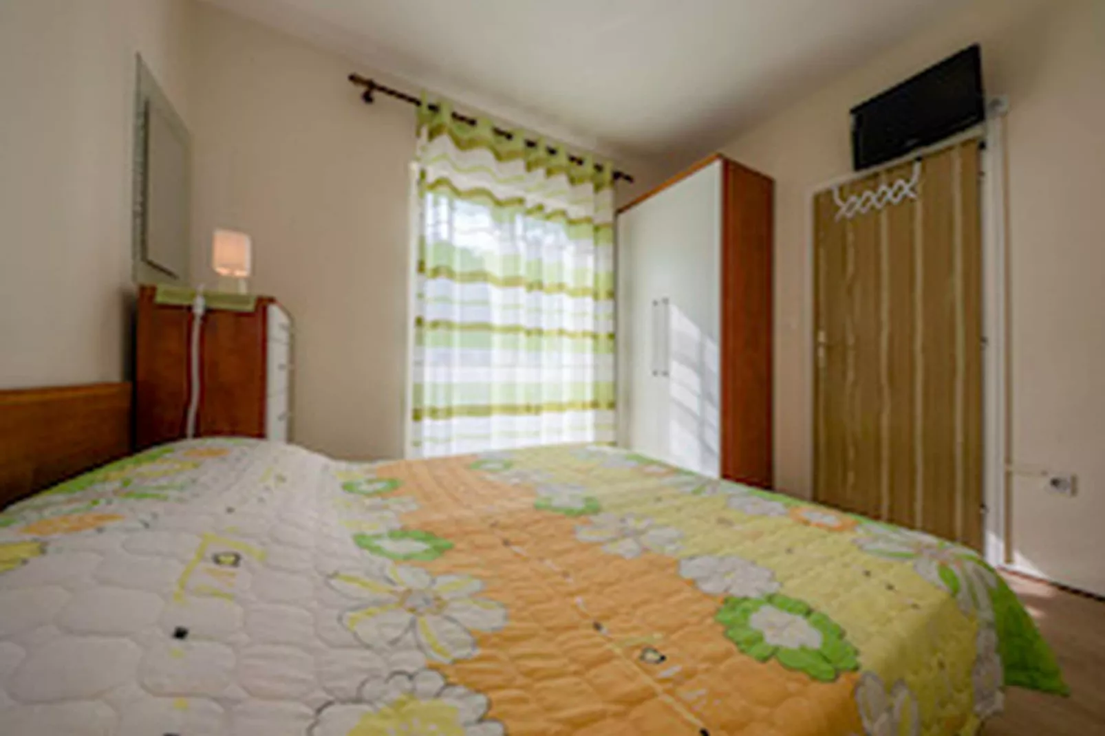 Apartments & Rooms Green Bay - Double Room with Balcony  (Room 4)-Schlafzimmer