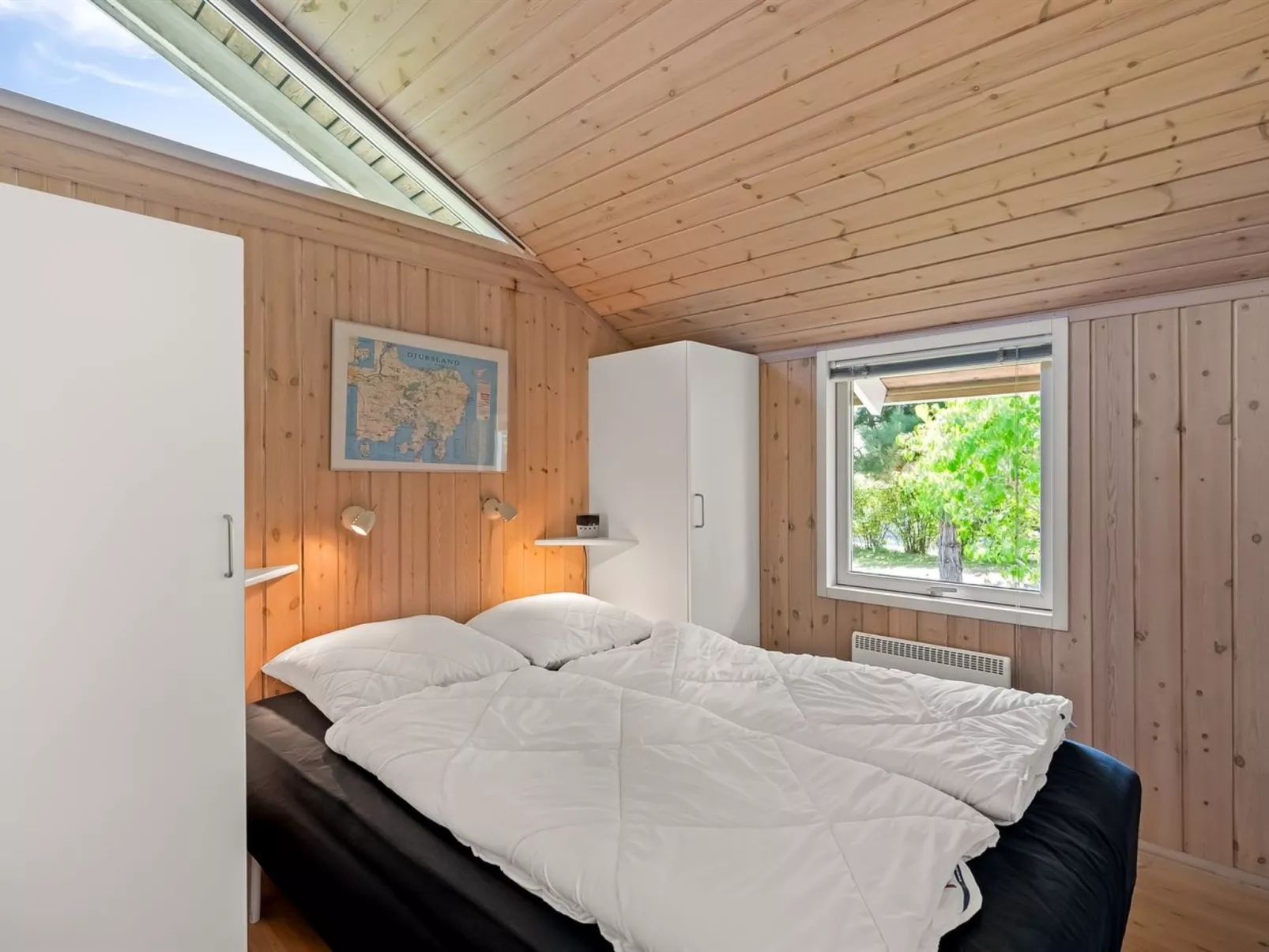 "Leeve" - 1.3km from the sea-Inside