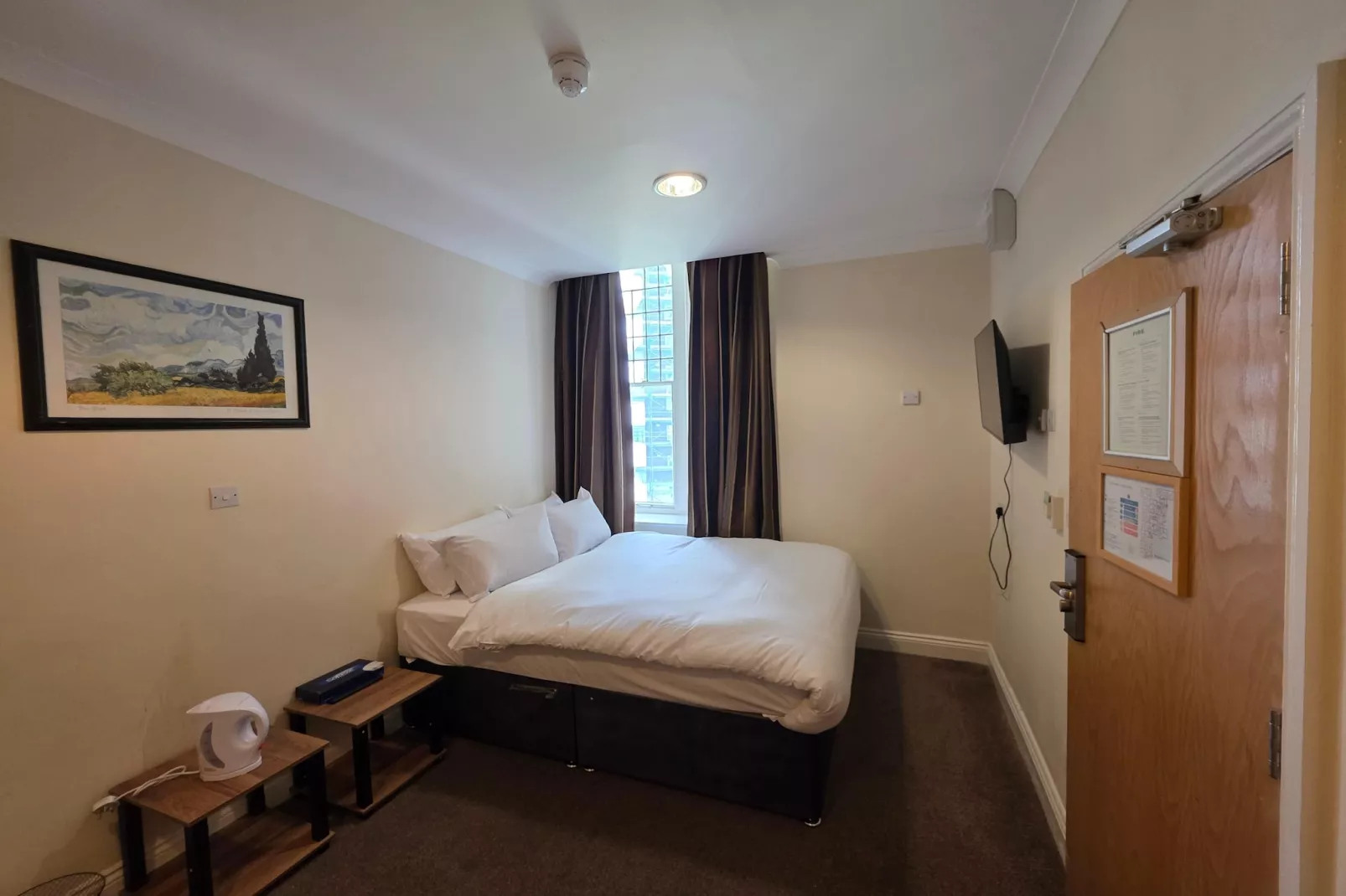 Russel Double Room-Schlafzimmer