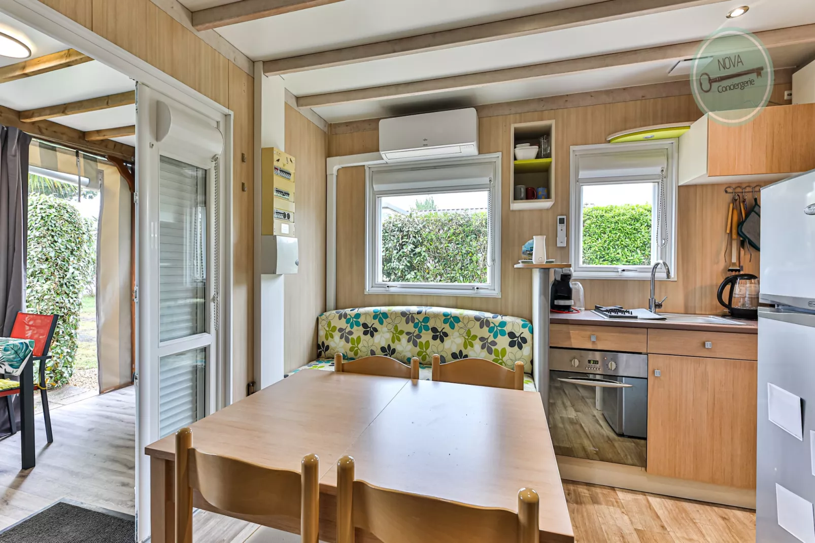 Chalet Village de la Mer-Dining room