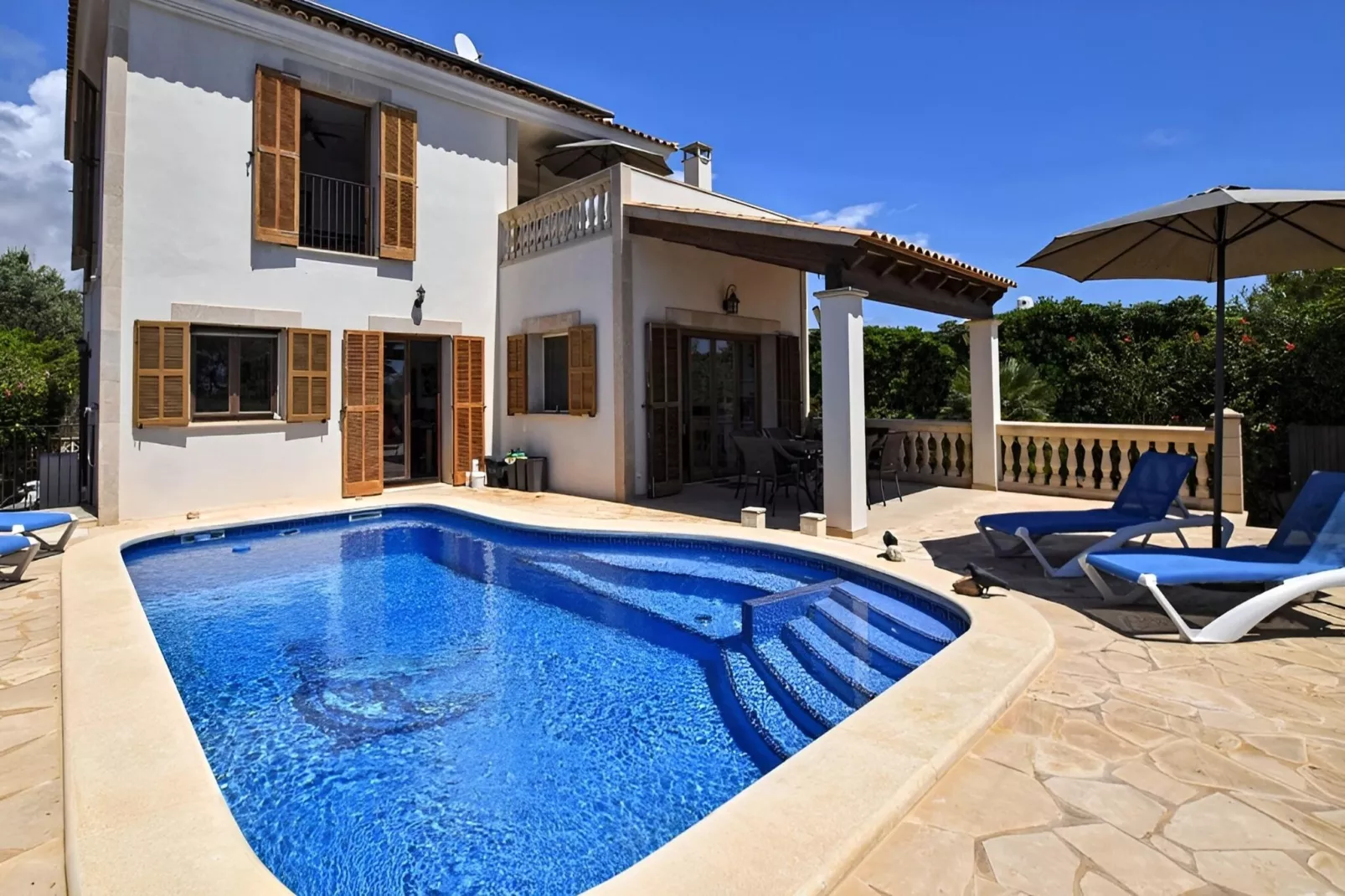 Amador-Exterior in summer