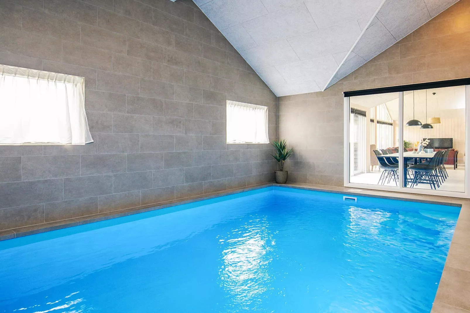 5 Sterne Ferienhaus in Idestrup-Schwimmbad