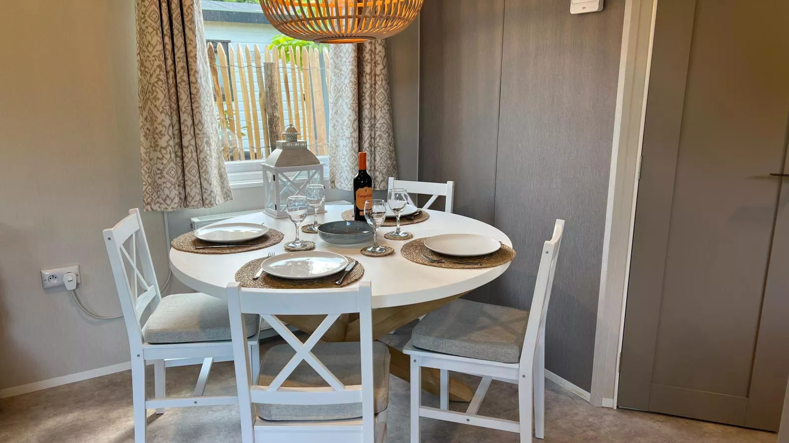 Sunseeker-Dining room