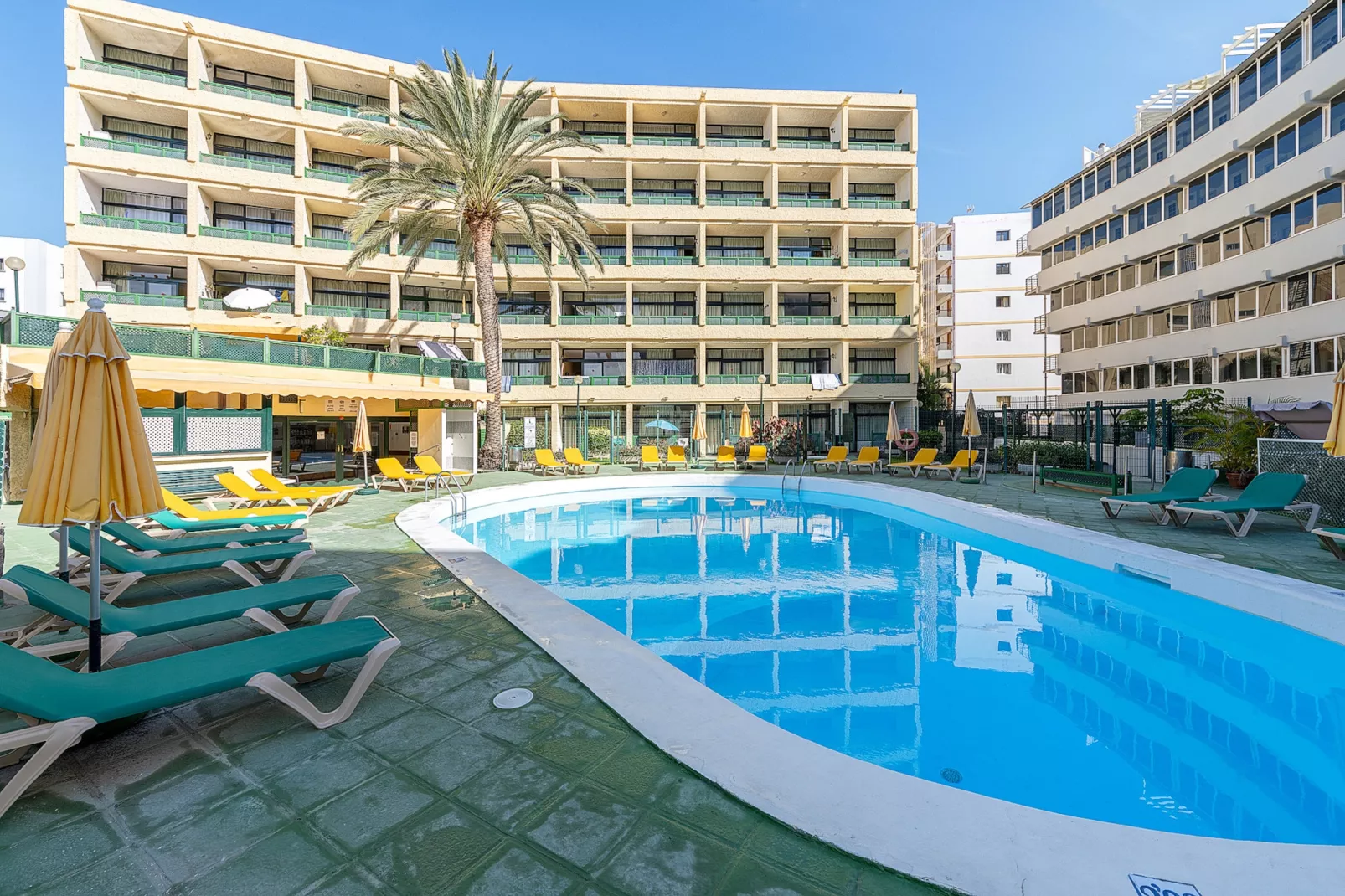 Beach View Apartment II-Piscine