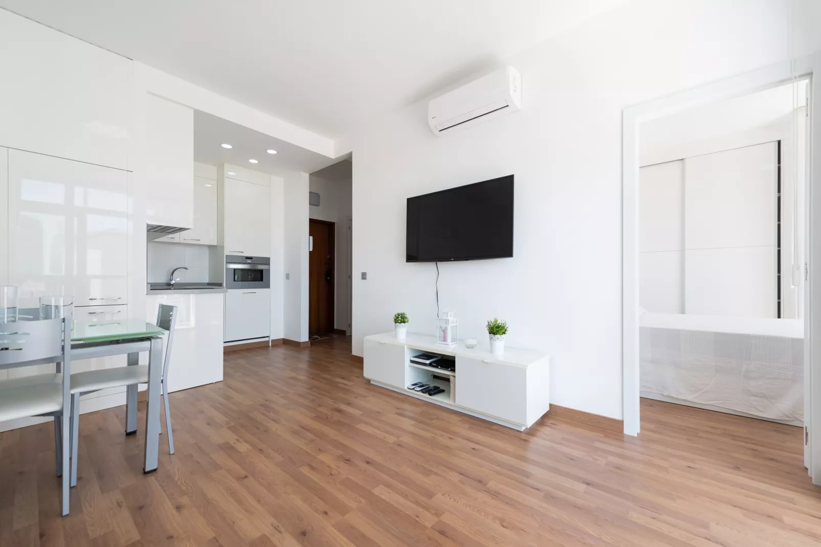 Lovely balcony sea views By CanariasGetaway-Dining room