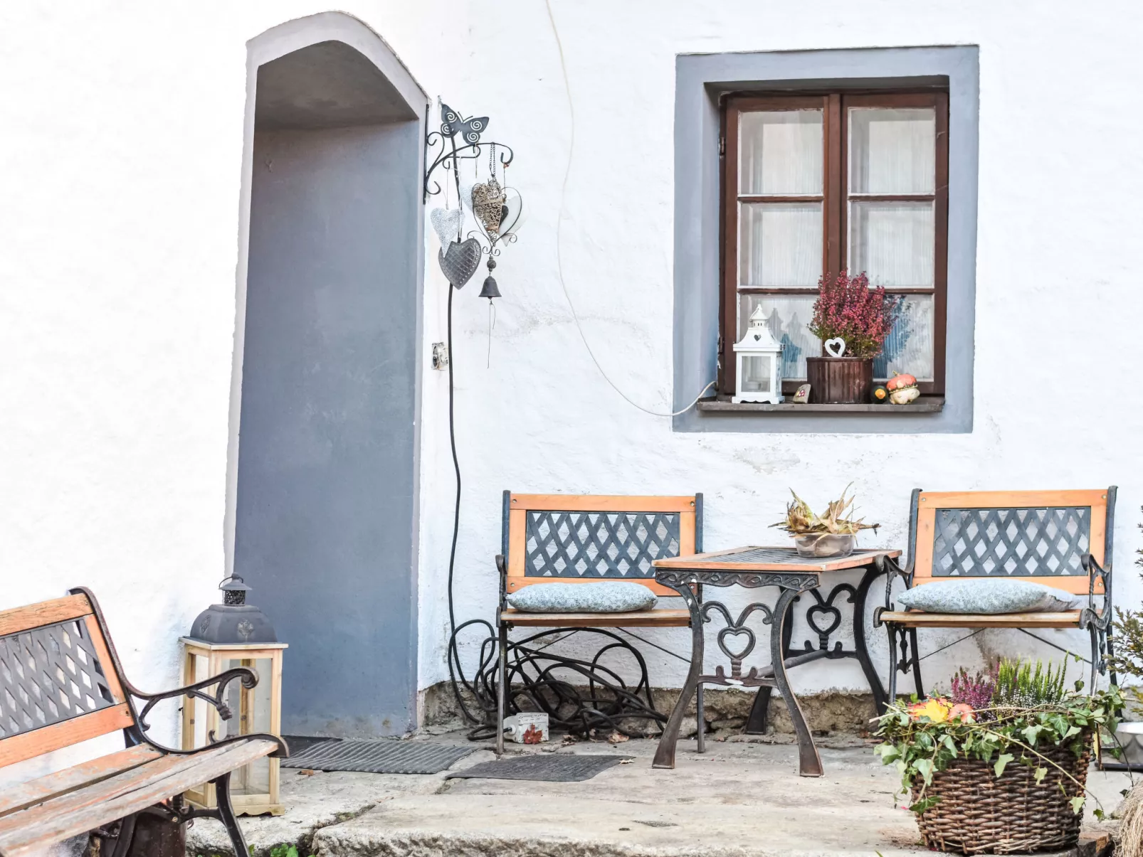 Relax in Farmhouse-Outside