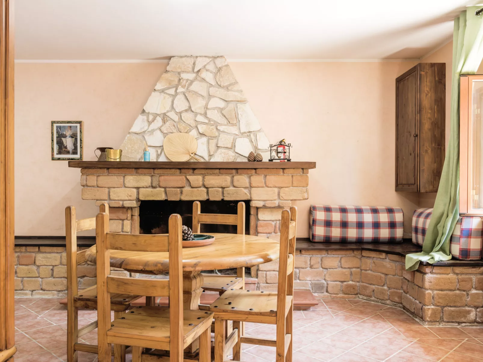 Dimora Lucretili-Inside