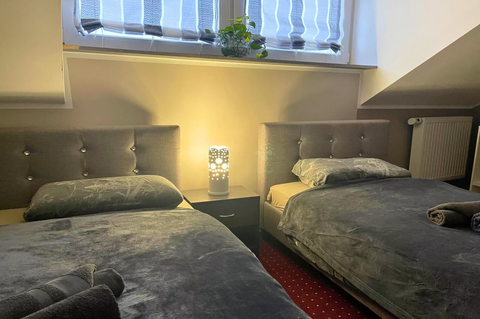 F002 Apartment mit Schlafzimmer DG-Chambre