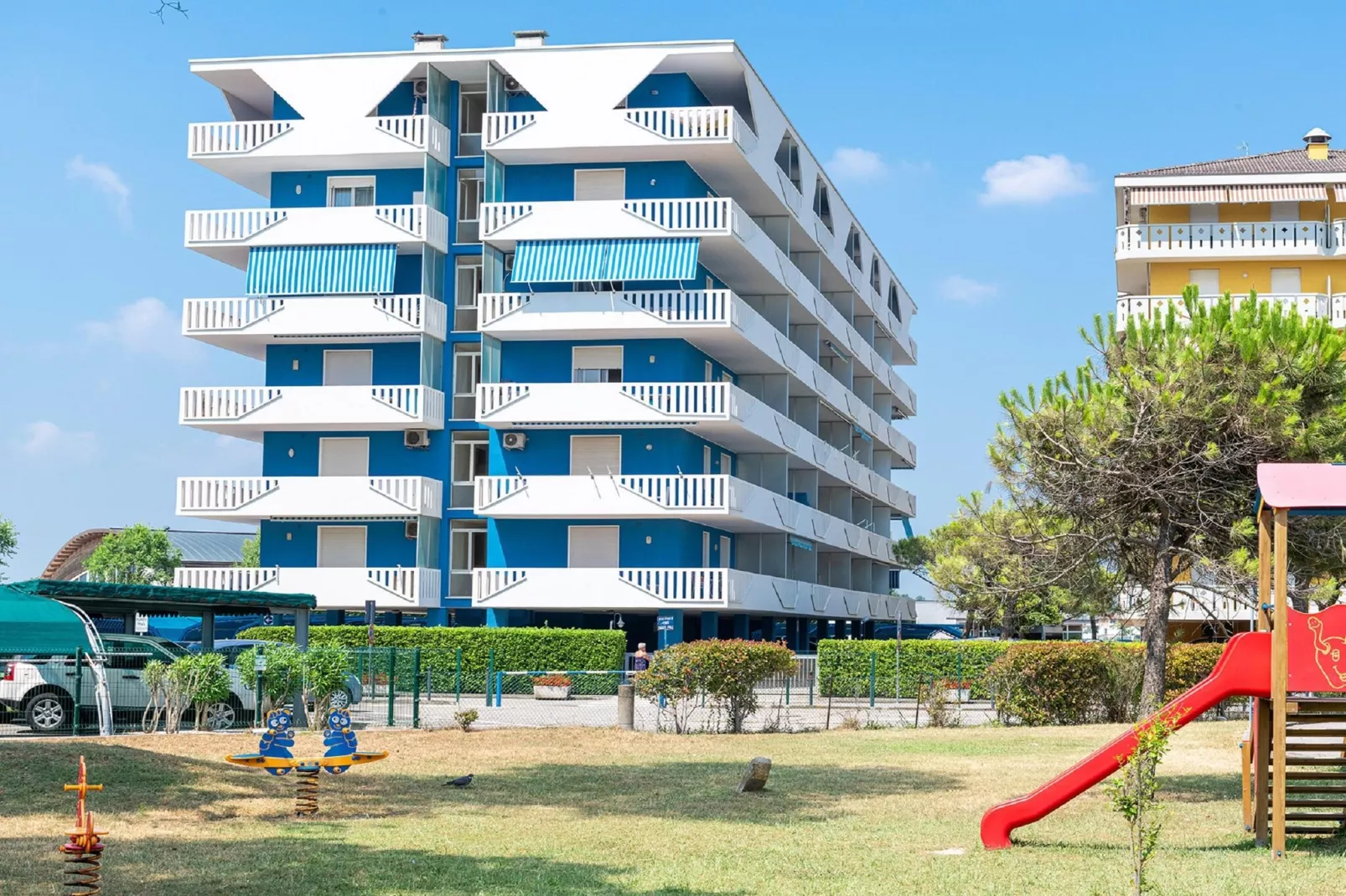 Marco Polo A7-Exterior in summer