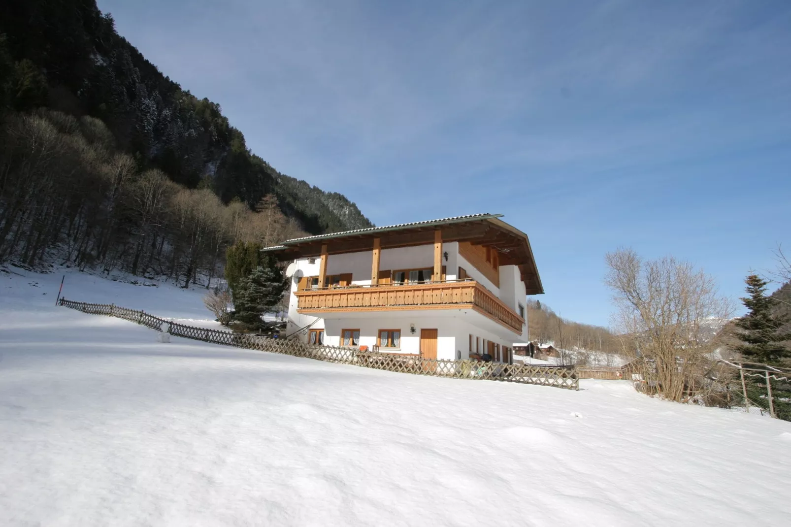 Apartment Maria-Exterior winter