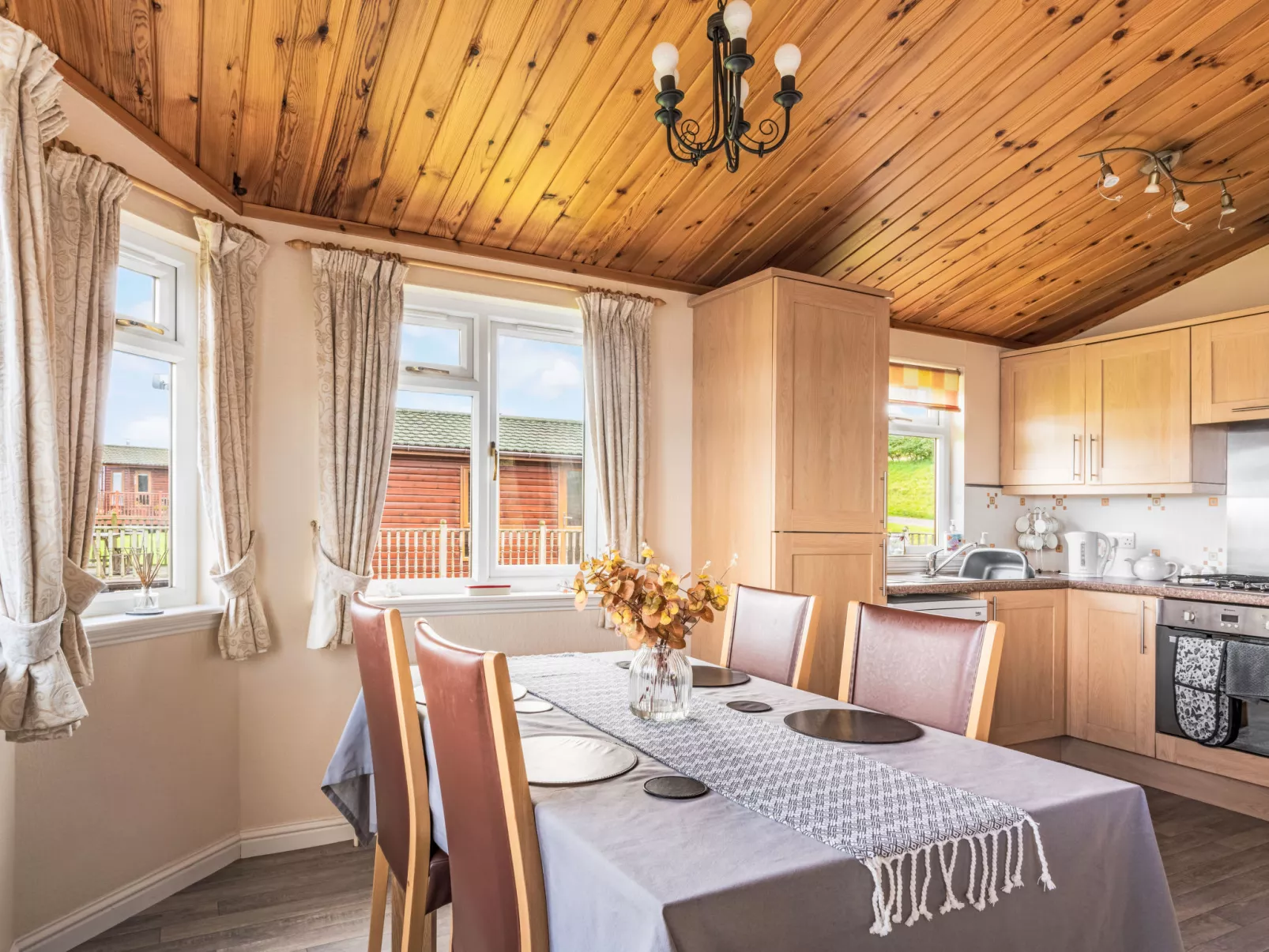 Loch Side Lodge 5-Draußen