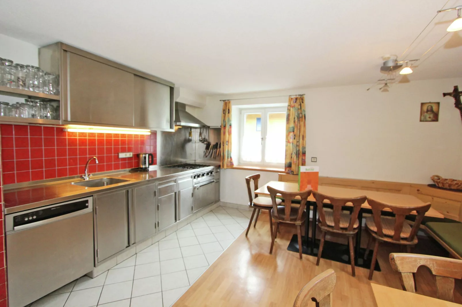 Haus Lukan Groß-Kitchen