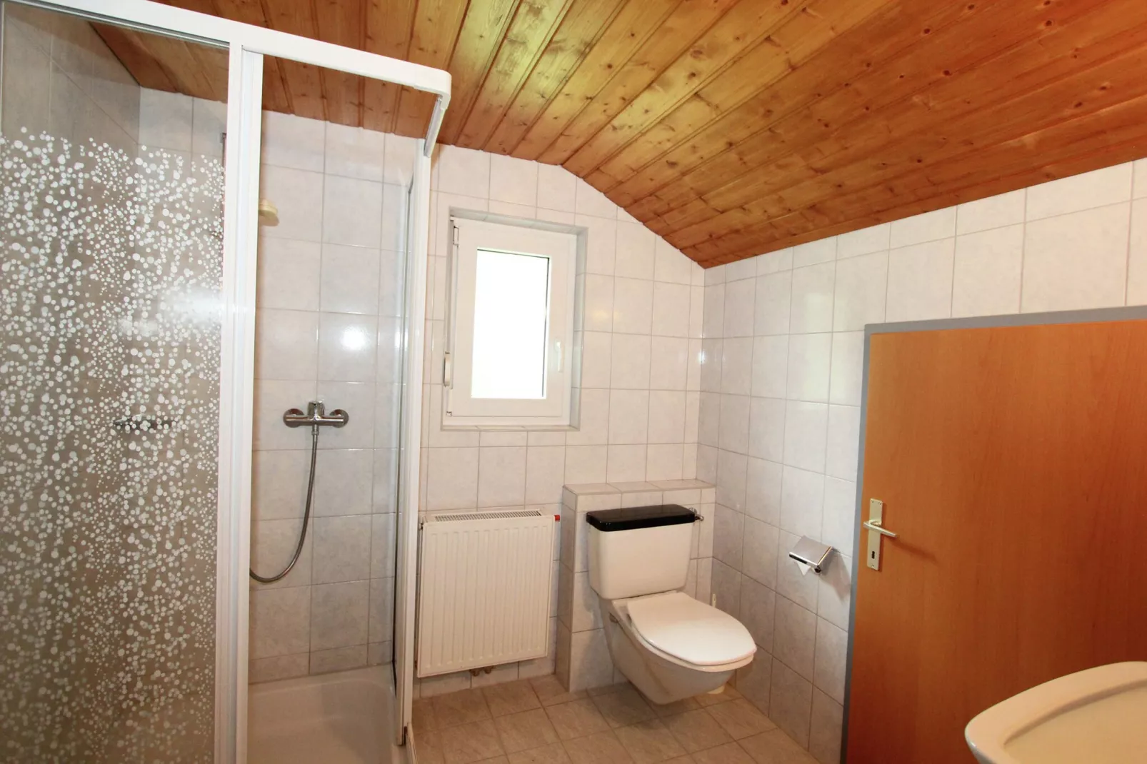 Haus Lukan Groß-Bathroom