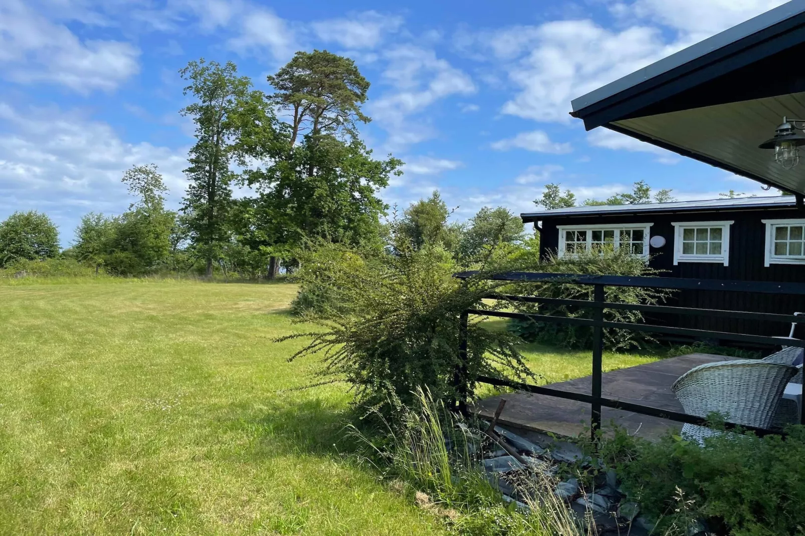 Cozy Seaside Getaway in Grankullavik-Outdoor