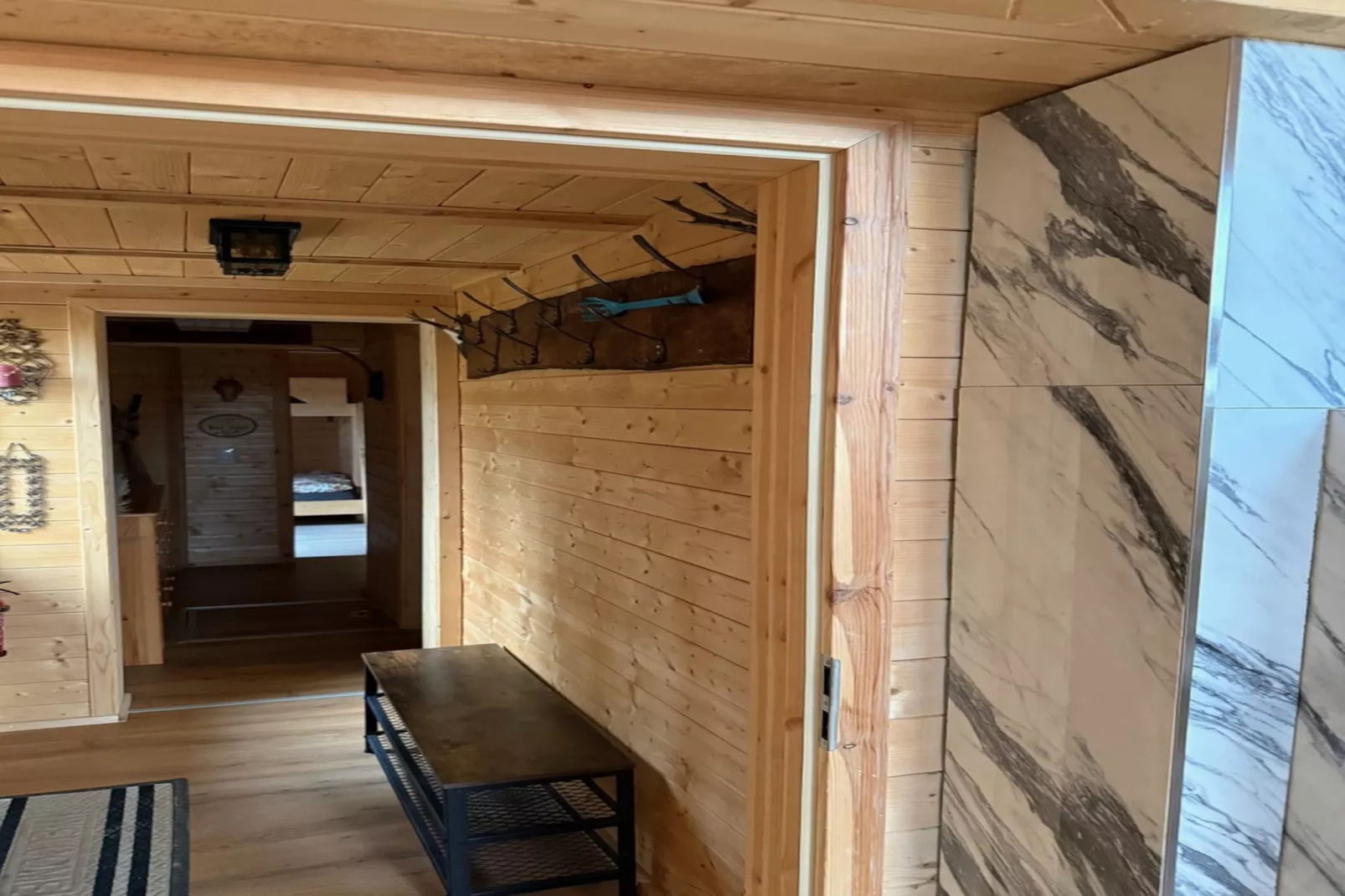 Hütte am Wolfsberg-Flur