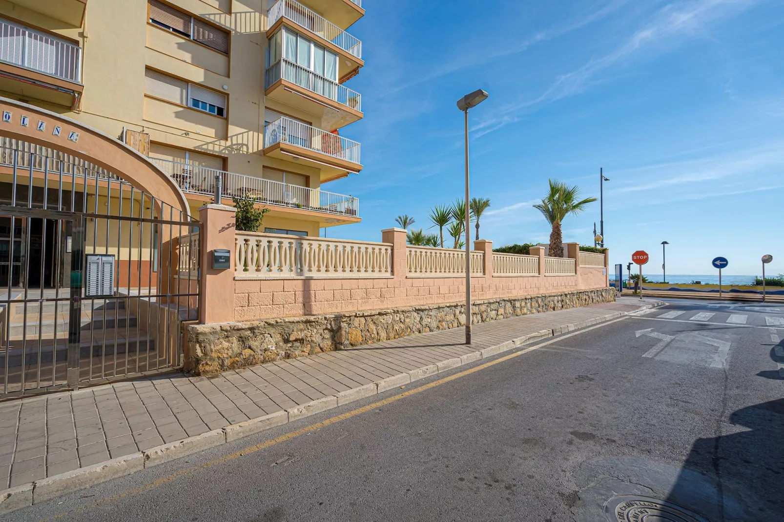 APARTAMENTO 1 LINEA-Außenbereich Sommer