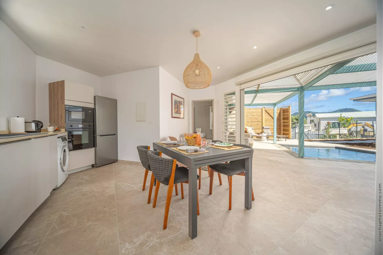2 Villas avec 2 Piscines-Esszimmer